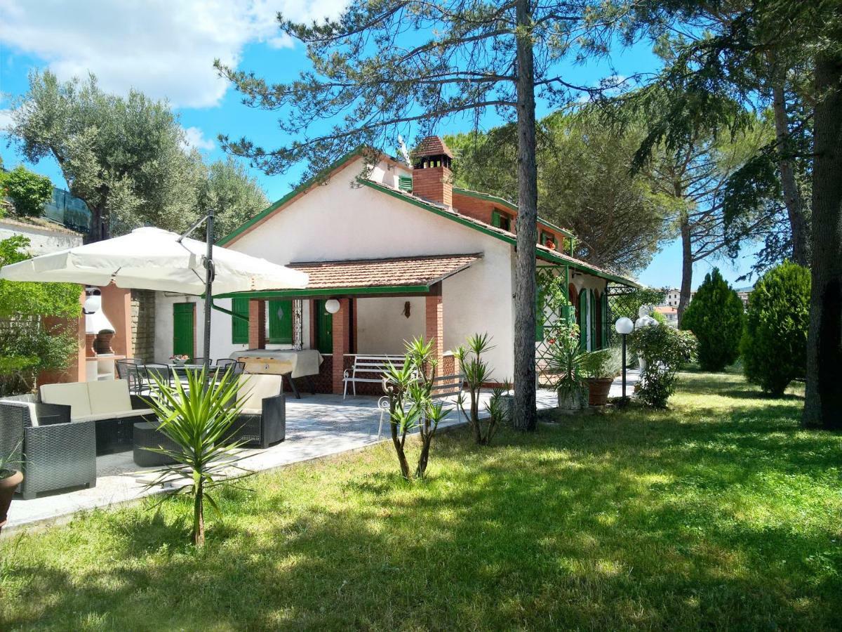 I Pini House Villa Magione Luaran gambar