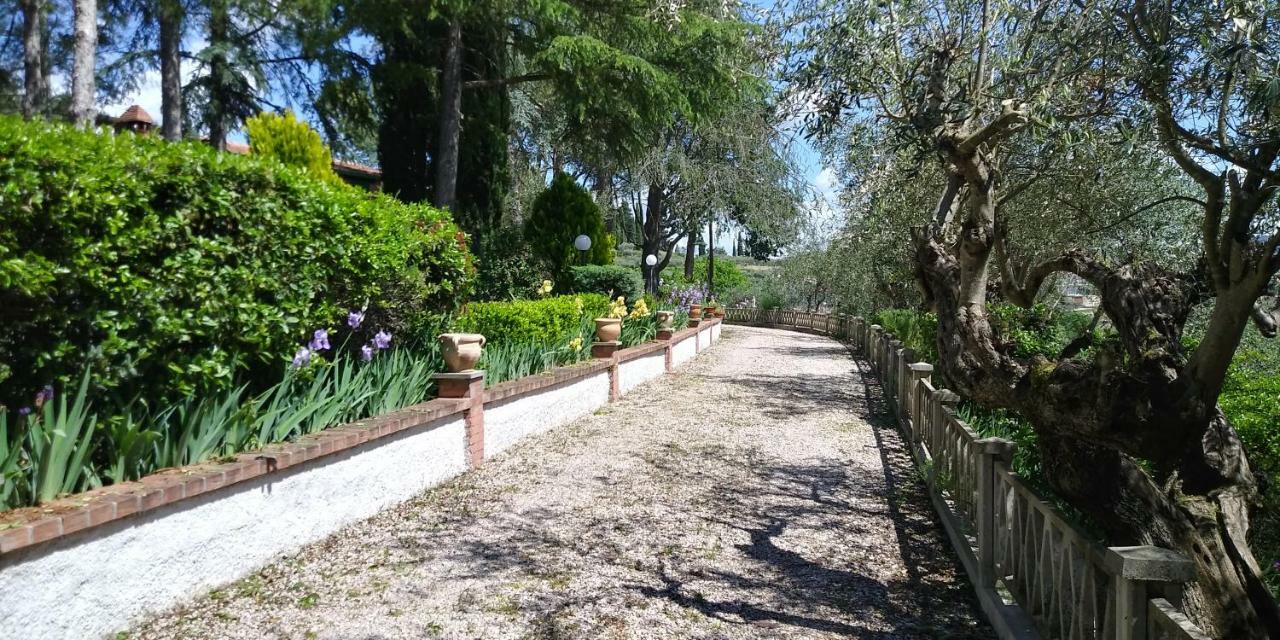 I Pini House Villa Magione Luaran gambar